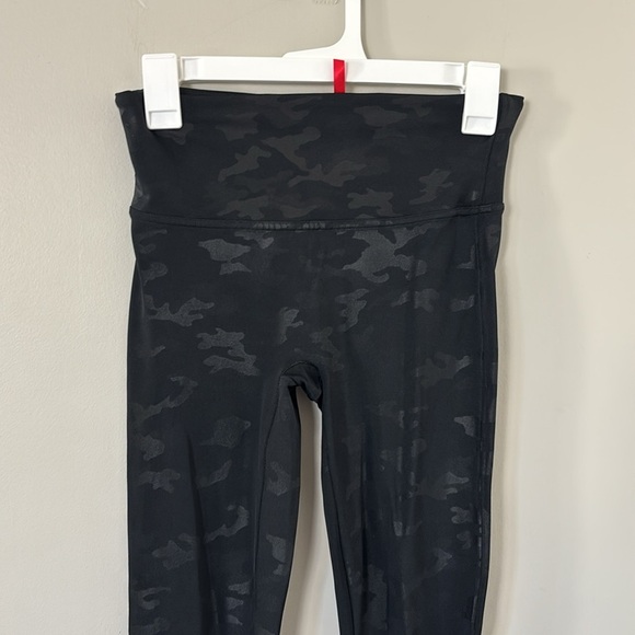 SPANX Black Camouflage Leggings - Size M - Picture 1 of 6